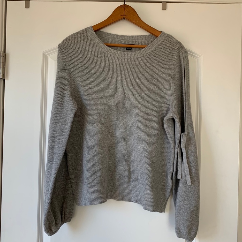 Grey sweater w/ sleeves cut out
